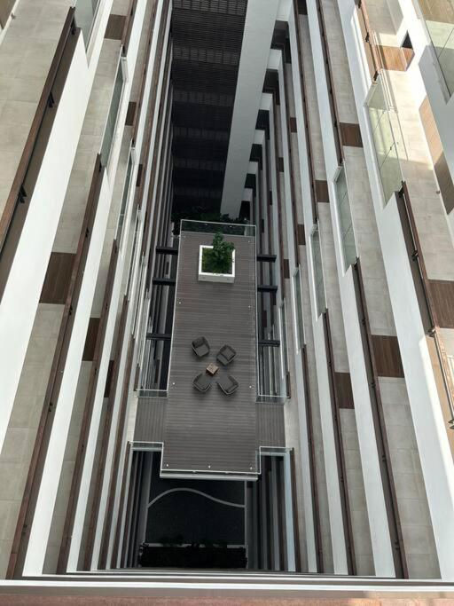 Royalty Suites Kingston Exterior photo